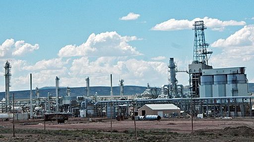U.S. refineries are operating at near full capacity to keep up with surging demand for refined petroleum products. (Wikimedia Commons)