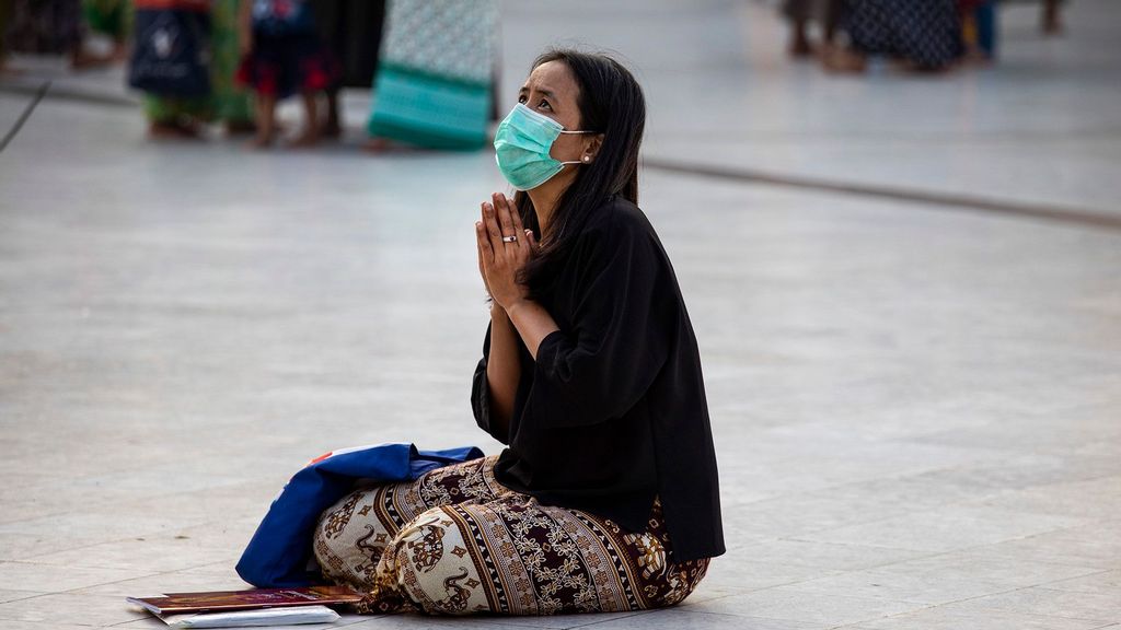 A Burmese woman prays at the Shwedagon pagoda in Yangon, Myanmar. With little information about cases in some South East Asian countries health experts are  worried that the  infection could be spreading undetected throughout much of th region. (Paula Bronstein/Getty Images )